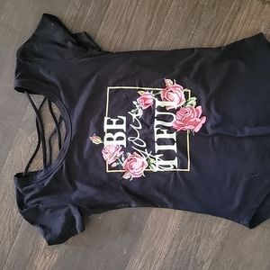 No boundaries xs t shirt.  NWOT